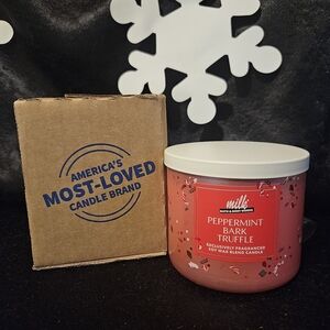 NWT BBW Peppermint Bark Truffle 3-wick Candle - Red and PIink